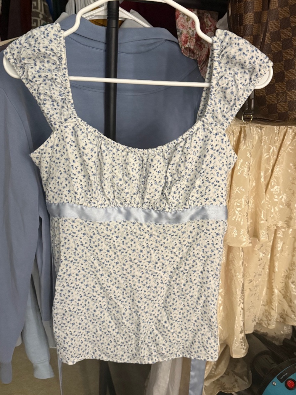 Hollister White floral top Size M